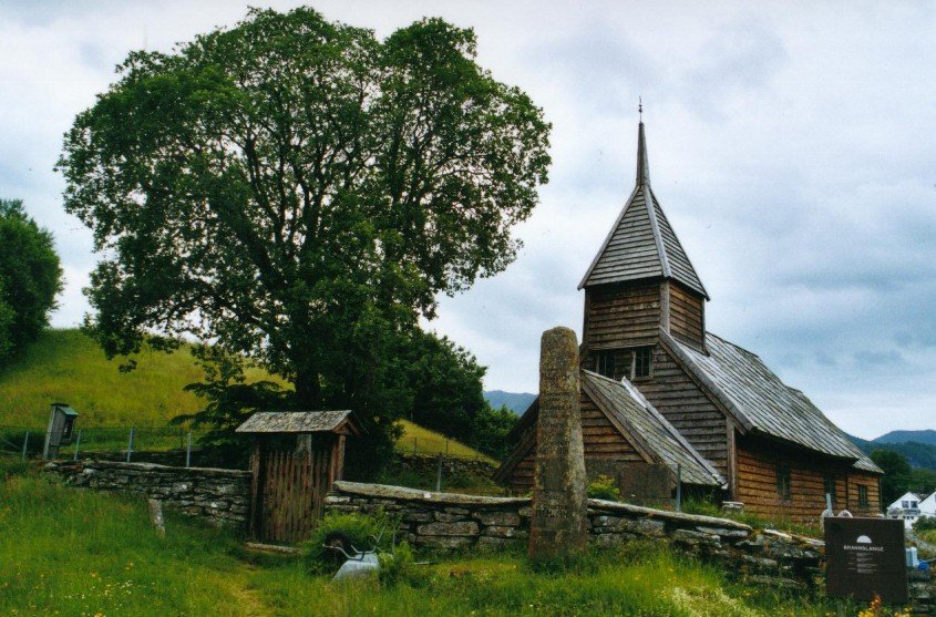 2002060309 holdhus kirke